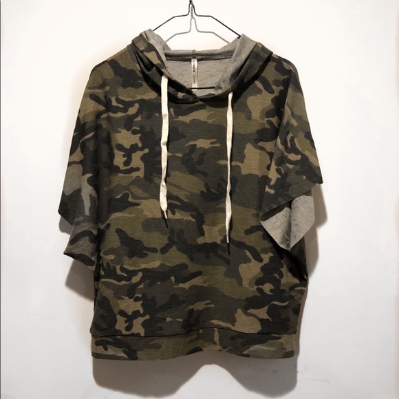 Camo Hoodie Fashion Top - Picture 1 of 4